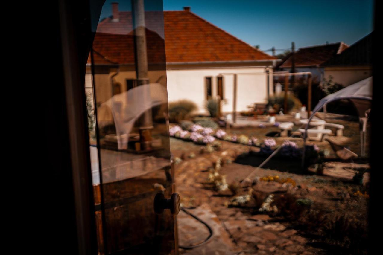 Ferienwohnung Madaras Haz Tard Exterior foto